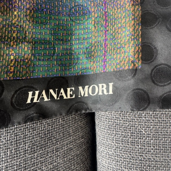 90x90cm Vintage Hanae Mori Silk Scarf - Picture 2 of 3